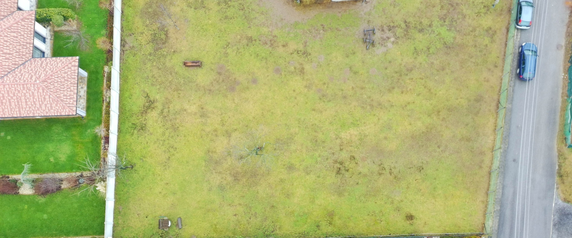 Ponúkam na predaj exkluzívne stavebný pozemok v obci Veľké Zálužie vhodný až na 2 domy