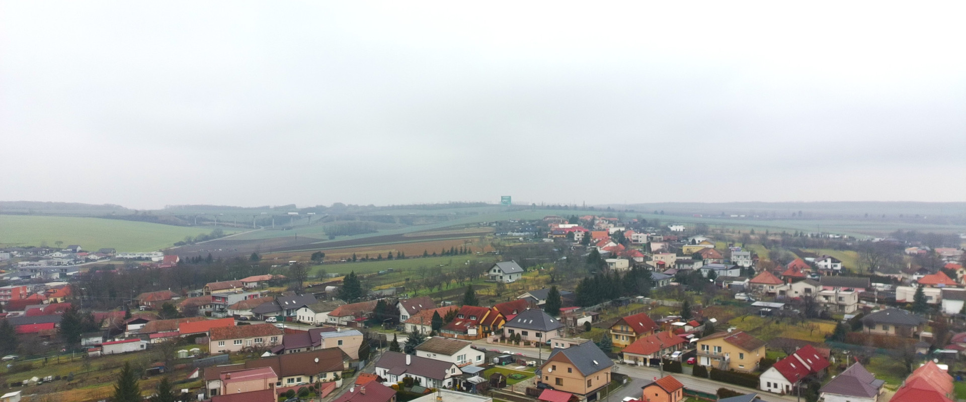 Ponúkam na predaj exkluzívne stavebný pozemok v obci Veľké Zálužie vhodný až na 2 domy