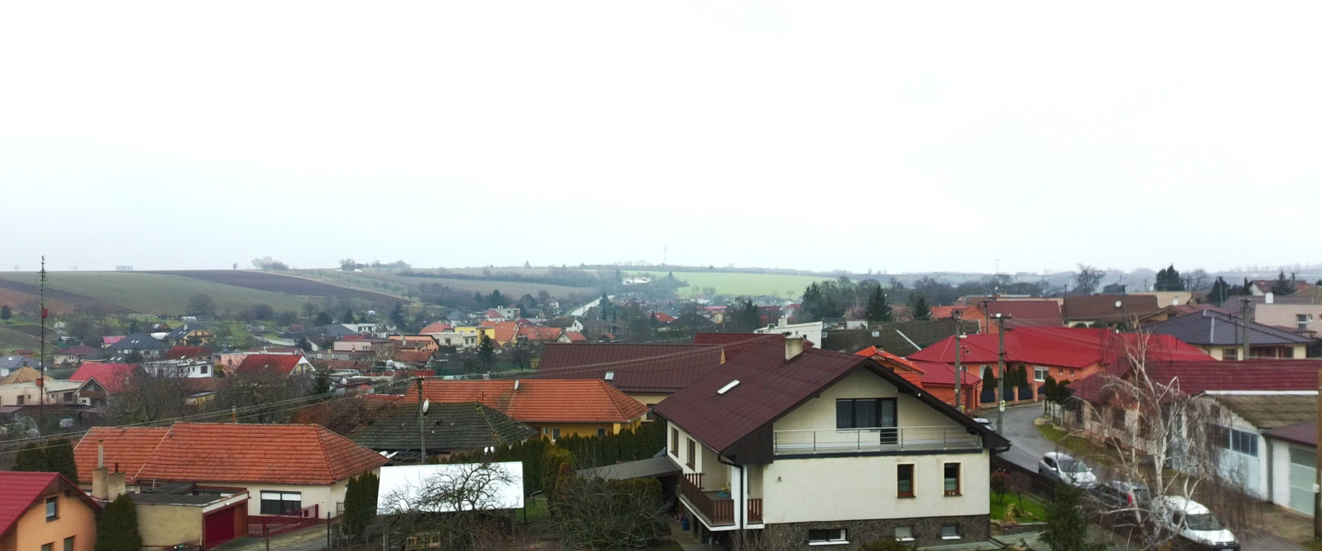 Ponúkam na predaj exkluzívne stavebný pozemok v obci Veľké Zálužie vhodný až na 2 domy