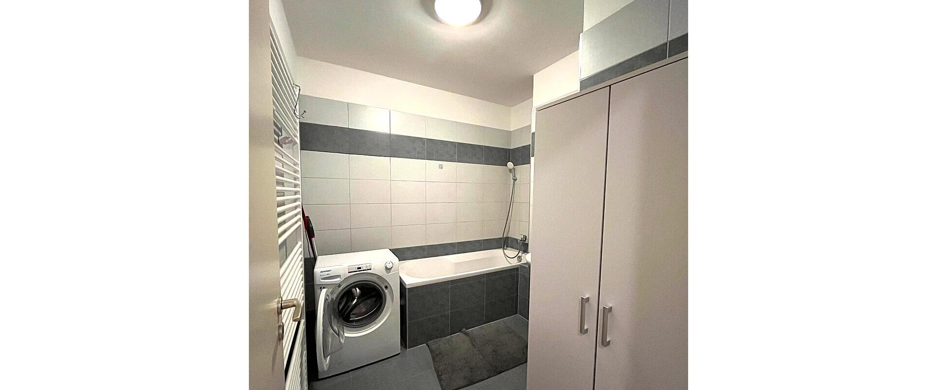 Prenájom 2 izbového bytu s balkónom, Kresánkova, Dlhé diely