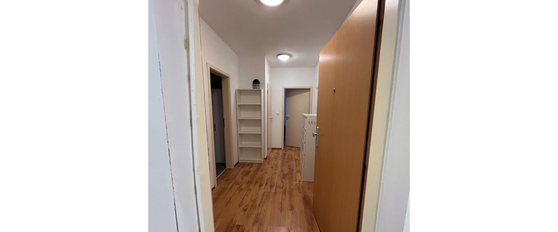 Prenájom 2 izbového bytu s balkónom, Kresánkova, Dlhé diely