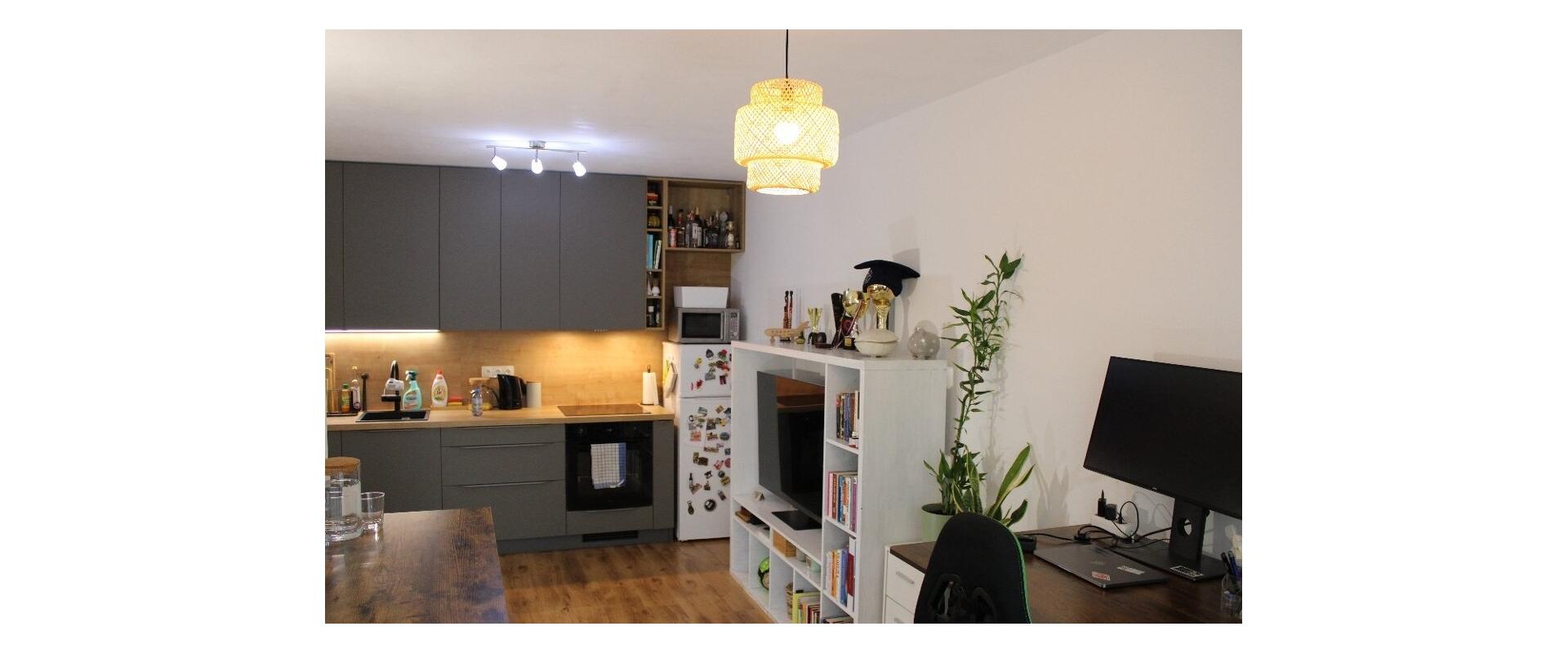 Prenájom 2 izbového bytu s balkónom, Kresánkova, Dlhé diely