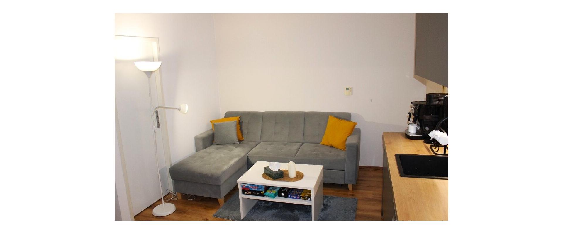 Prenájom 2 izbového bytu s balkónom, Kresánkova, Dlhé diely