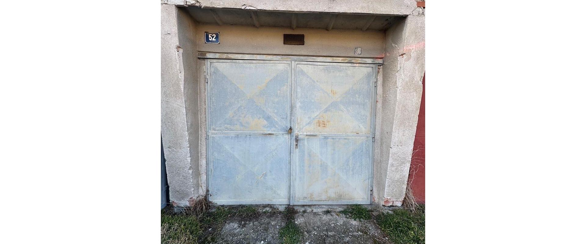 Murovaná Garáž na predaj pod Cintorínom-Trenčín