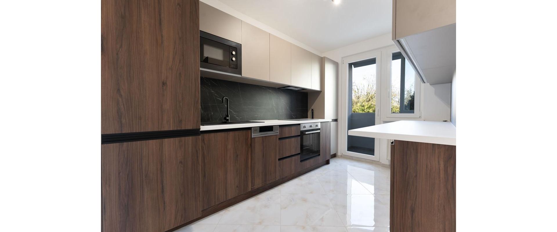 ZNÍŽENÁ CENA!!! Krásny Novo-zrekonštruovaný 3-Izbový byt