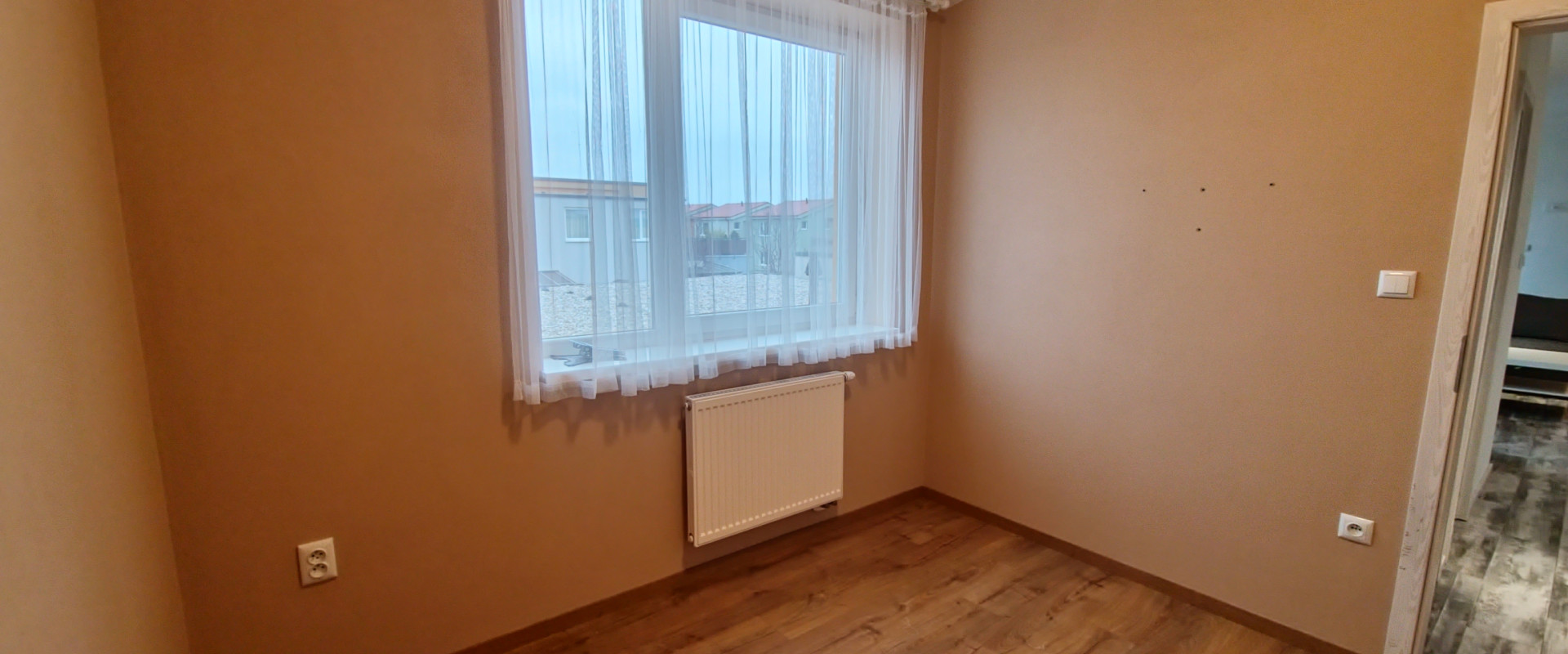 3-izbový byt s veľkou terasou, garážou a státím, pri Trnave