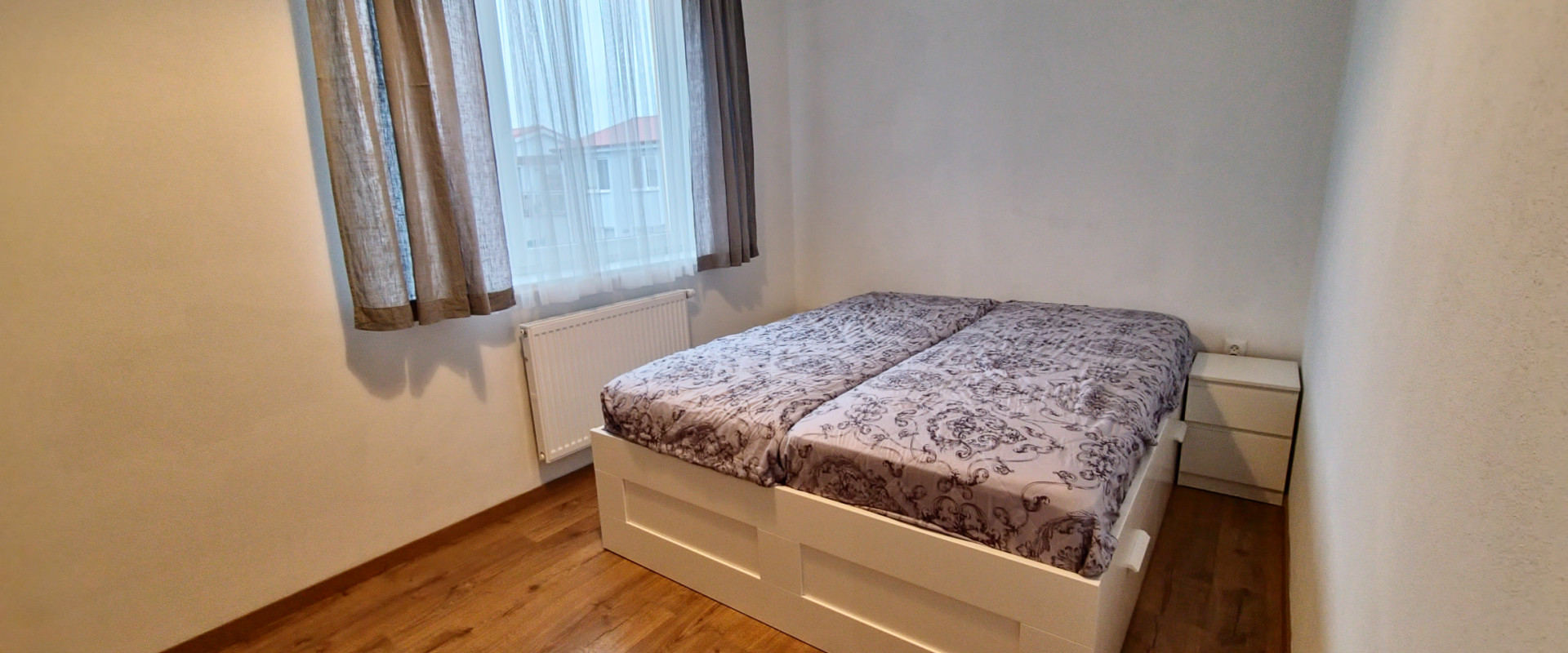 3-izbový byt s veľkou terasou, garážou a státím, pri Trnave