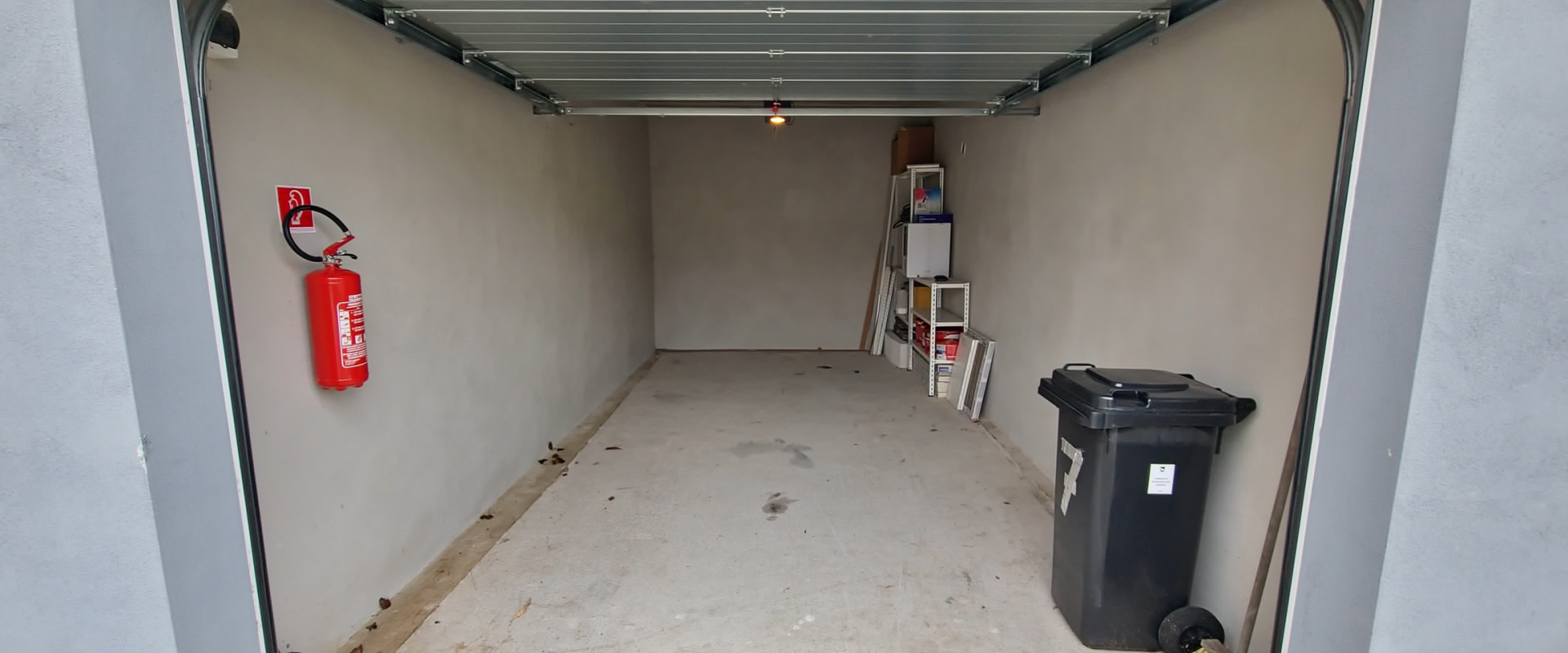 3-izbový byt s veľkou terasou, garážou a státím, pri Trnave