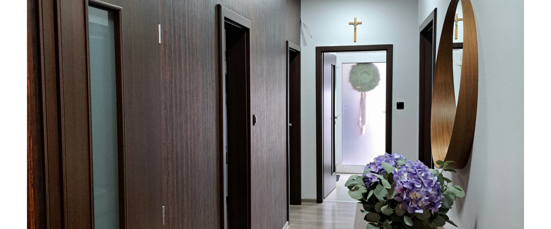 Moderný rodinný dom s bazénom a veľkým pozemkom blízko BA