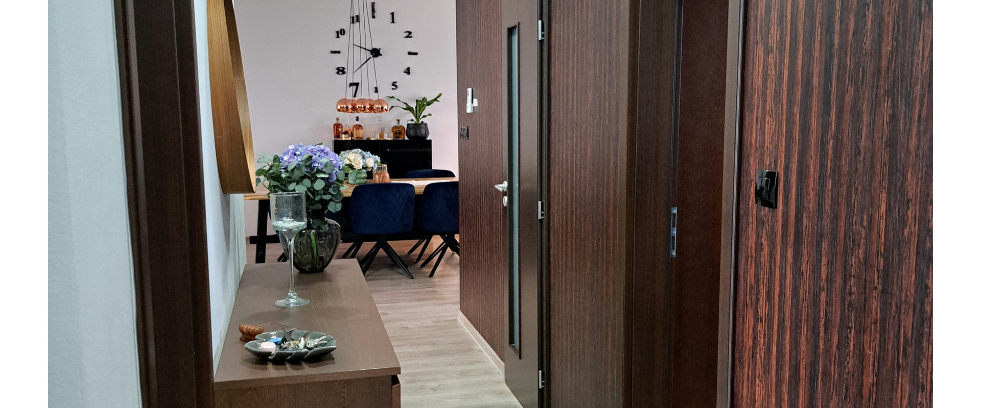 Moderný rodinný dom s bazénom a veľkým pozemkom blízko BA