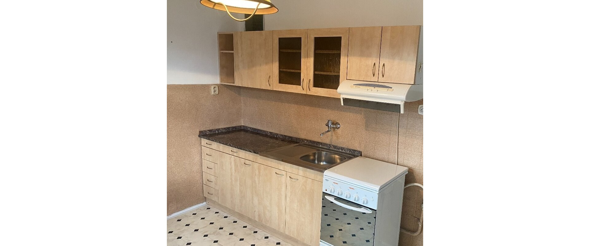 PREDAJ: Vynikajúca Investičná Príležitosť - 3 izbový byt - pôvodný stav - Dúbravka