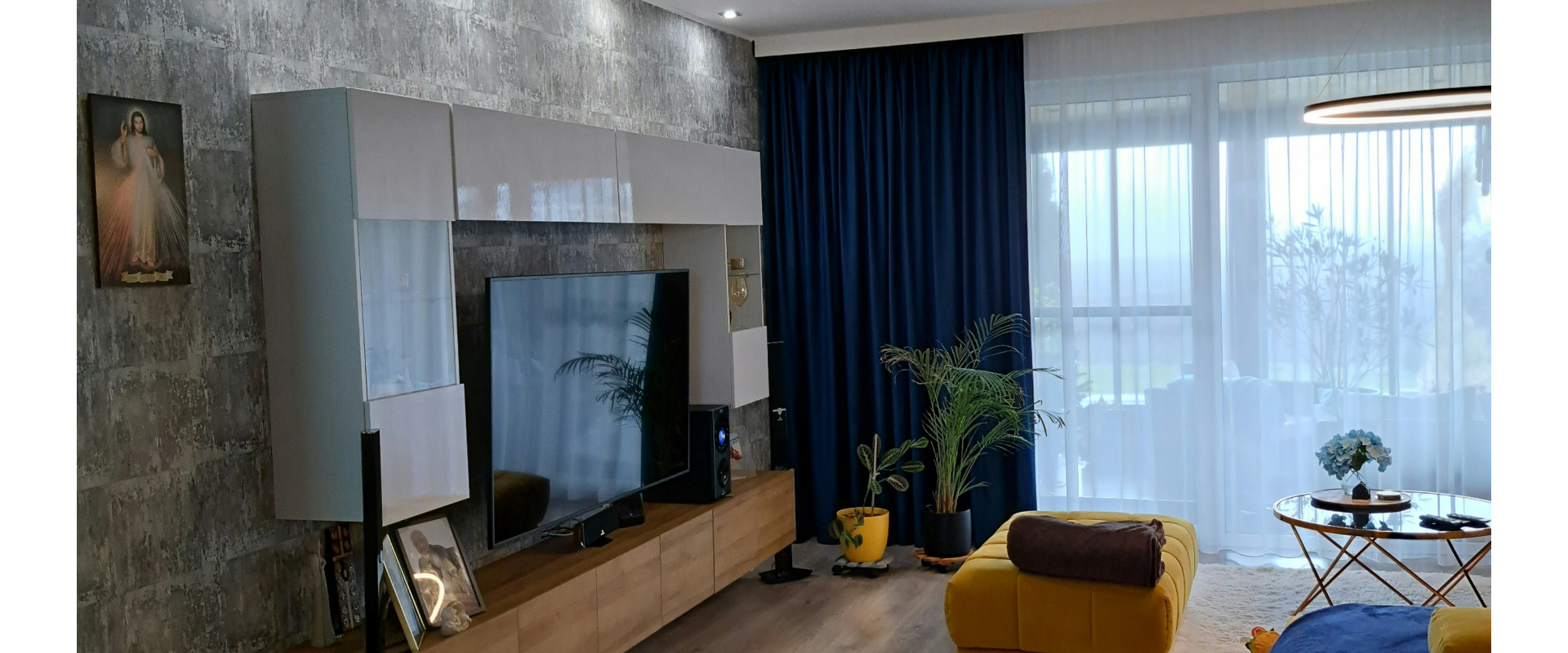 Moderný rodinný dom s bazénom a veľkým pozemkom blízko BA