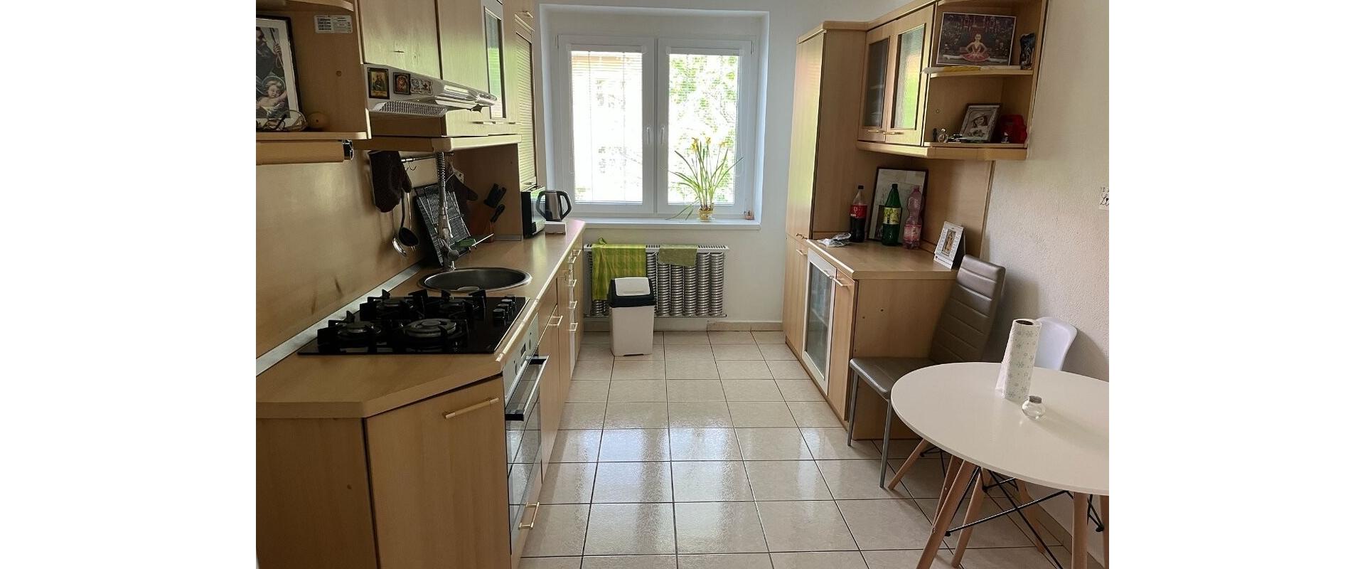 TOP LOKALITA - Priestranný 2-izbový byt na prenájom