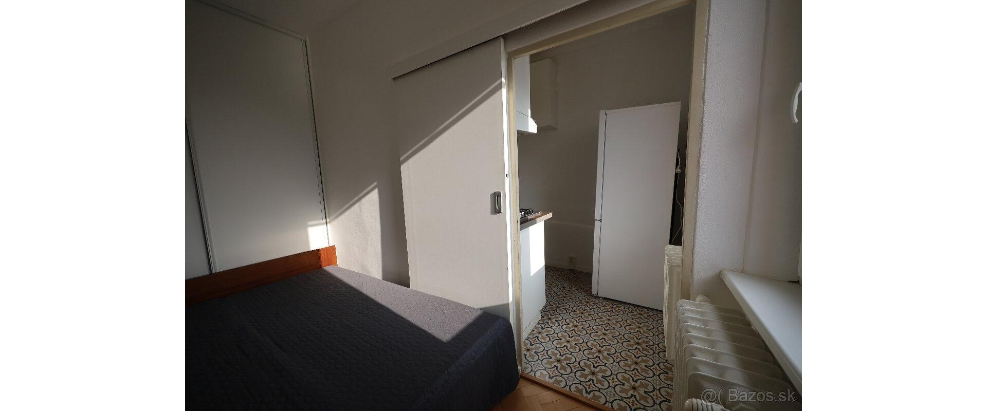 Svetlo, výhľad a pokoj - na predaj 2 izbový byt v korunách stromov - Ružinov - Ostredky