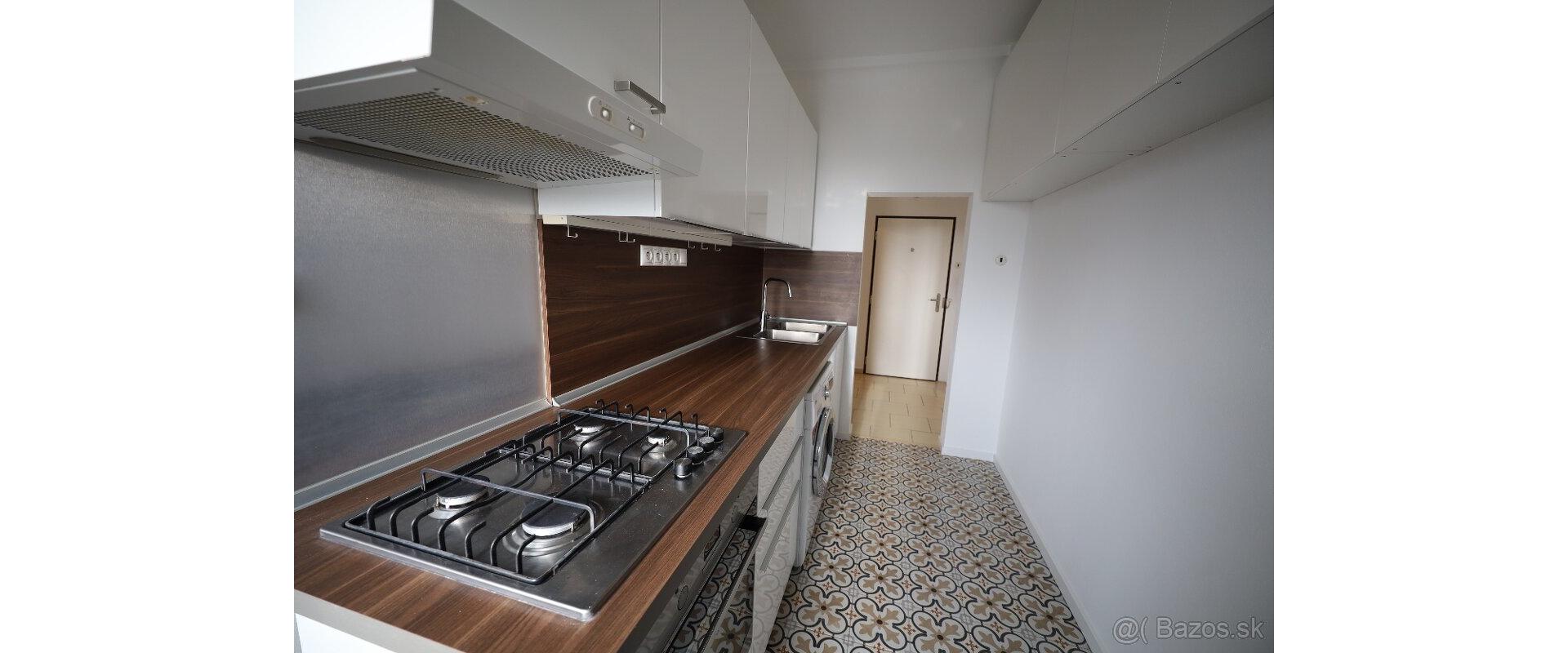 Svetlo, výhľad a pokoj - na predaj 2 izbový byt v korunách stromov - Ružinov - Ostredky