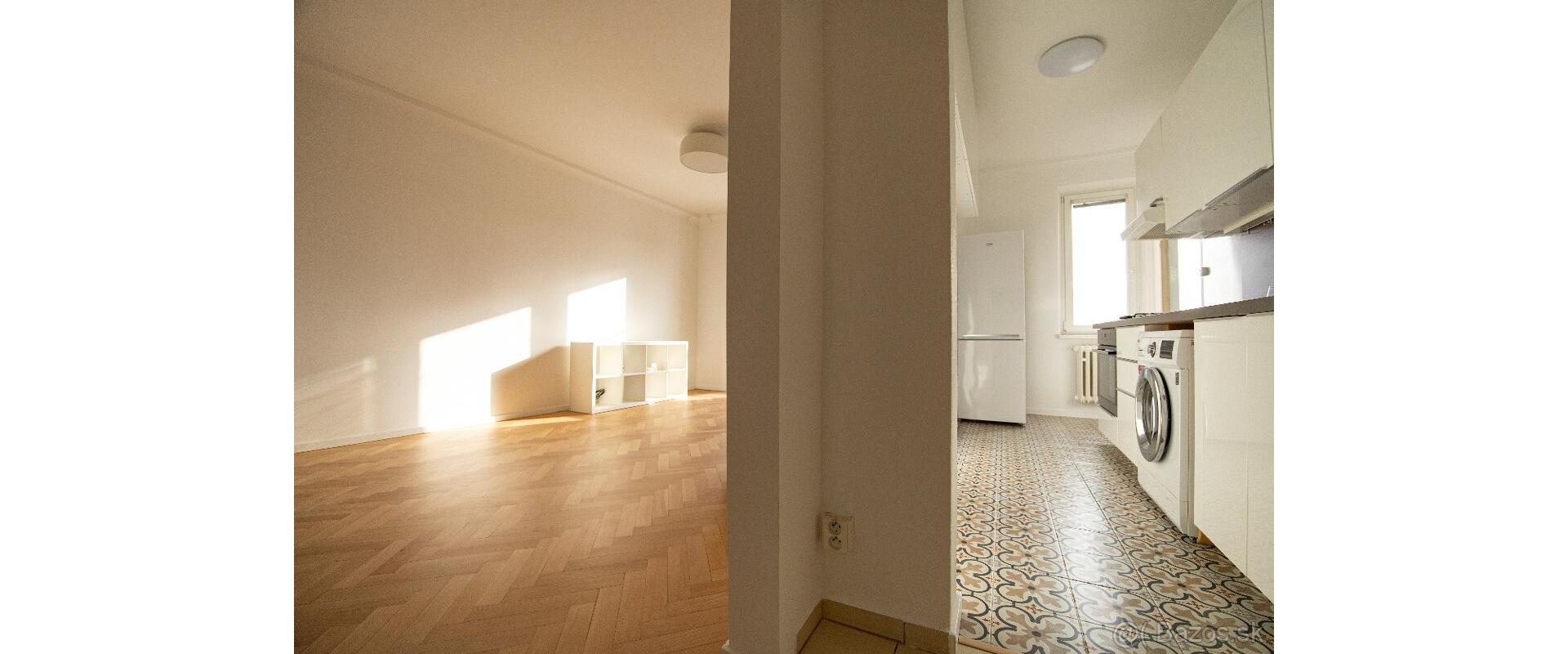 Svetlo, výhľad a pokoj - na predaj 2 izbový byt v korunách stromov - Ružinov - Ostredky