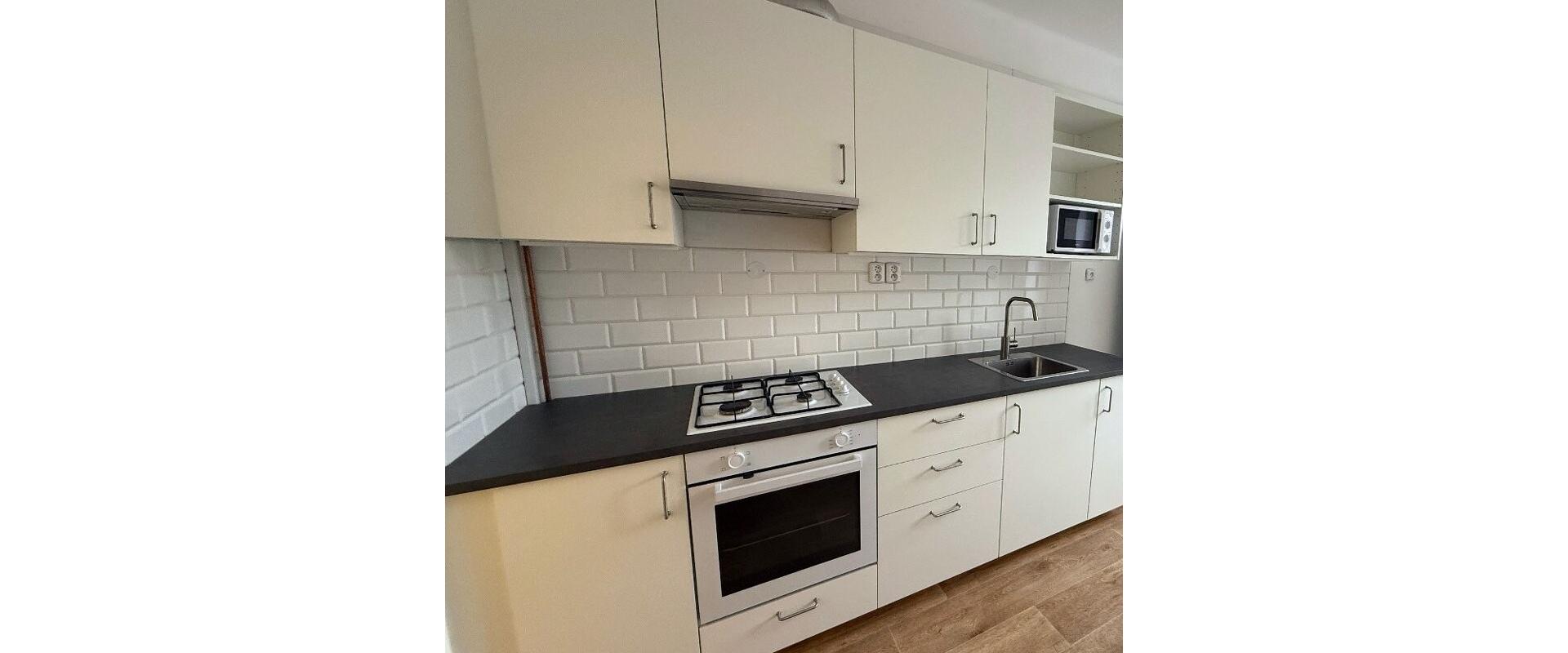 PREDAJ: 2 izbový byt po obnove v pokojnej časti Ružinova