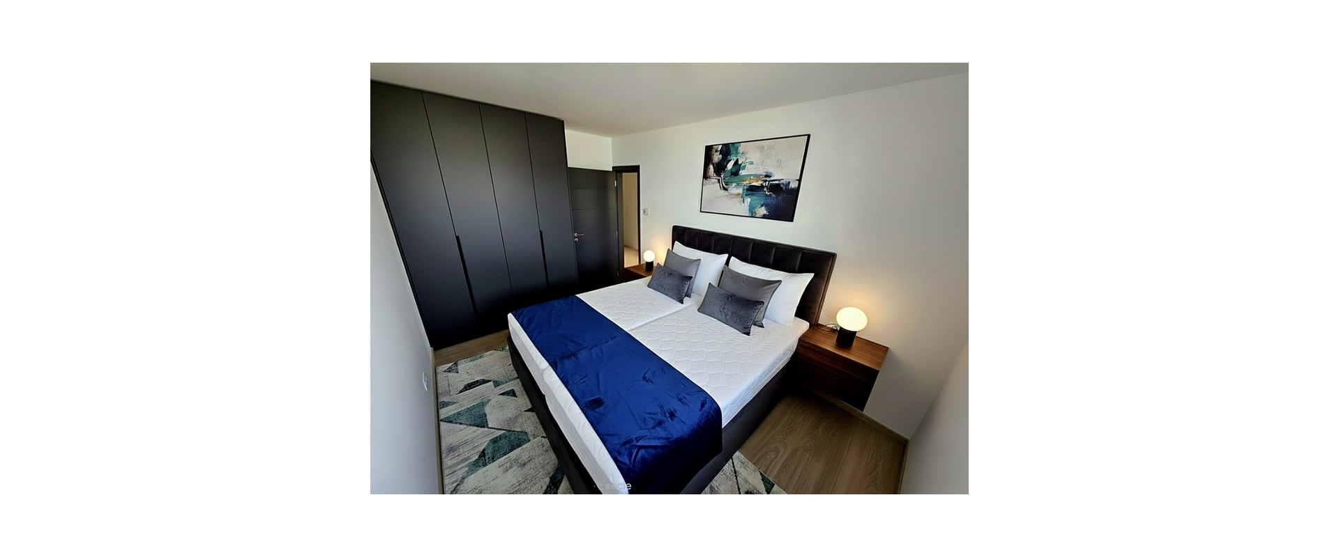 PREDAJ ELEGANTNÝ 2-IZBOVÝ BYT S BALKÓNOM A PARKOVANÍM V RAČI