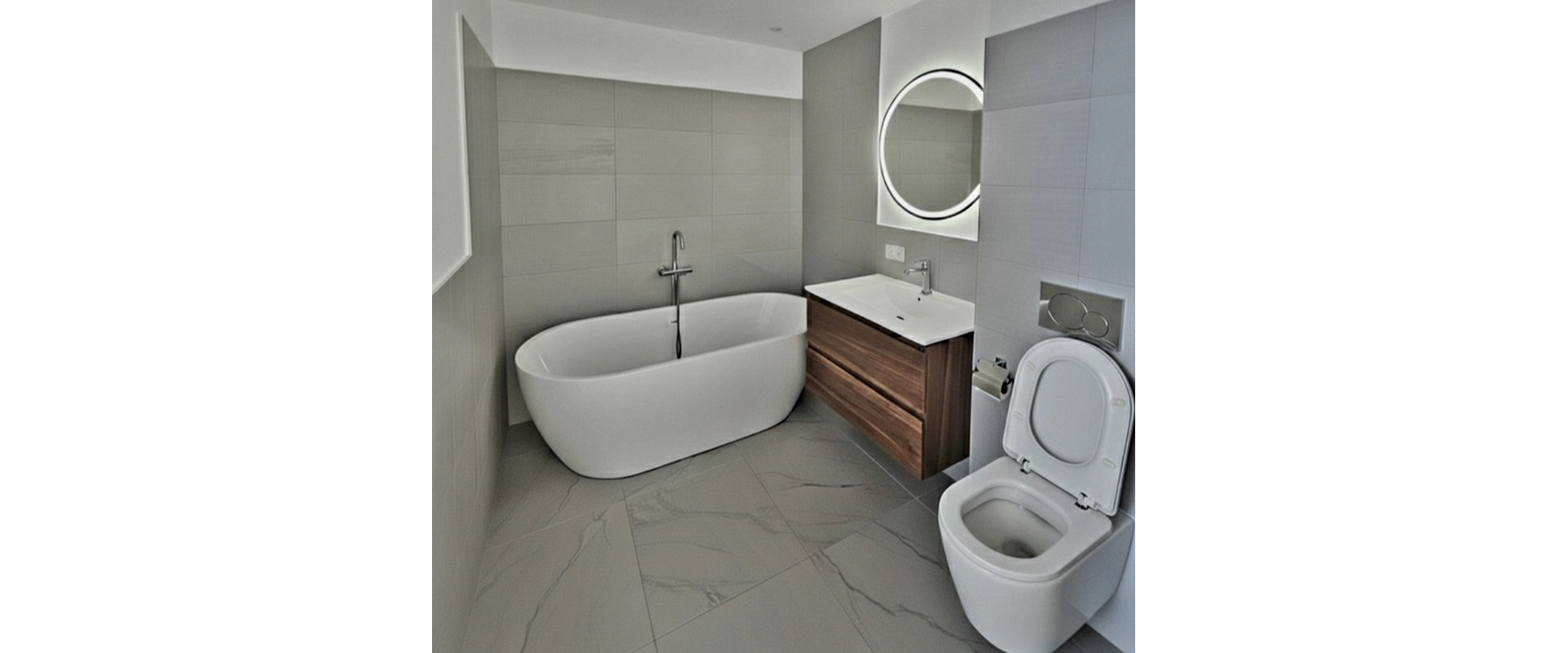 PREDAJ ELEGANTNÝ 2-IZBOVÝ BYT S BALKÓNOM A PARKOVANÍM V RAČI