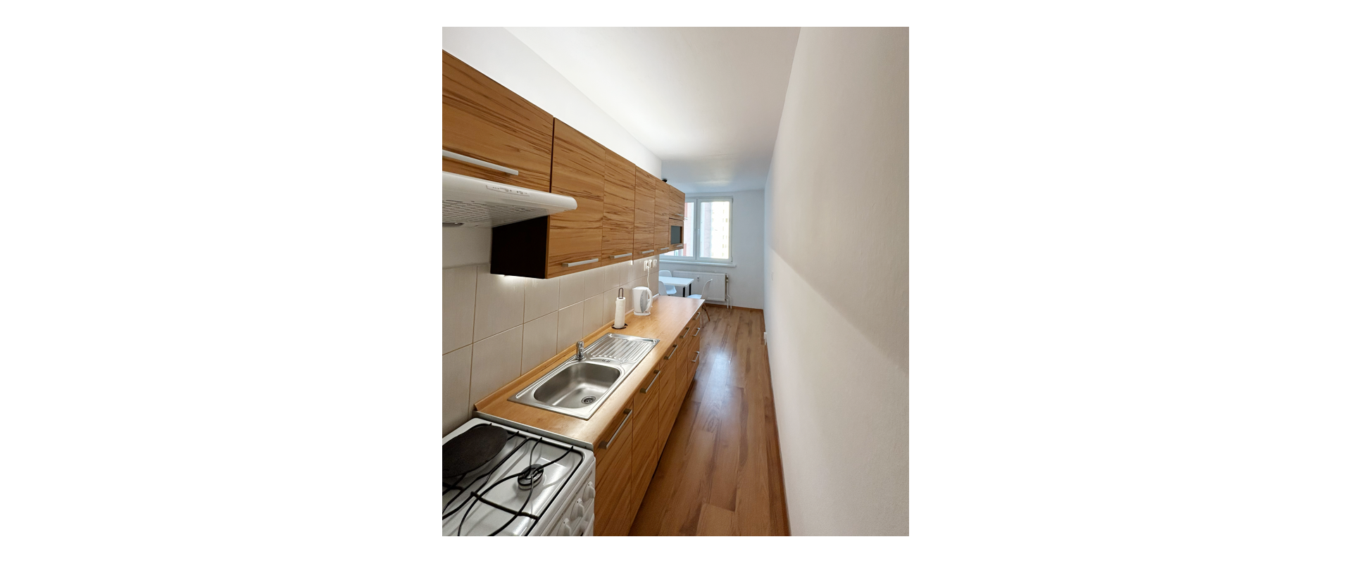 Prenájom: Priestranný 2-izbový byt s výhľadom a kompletným vybavením!