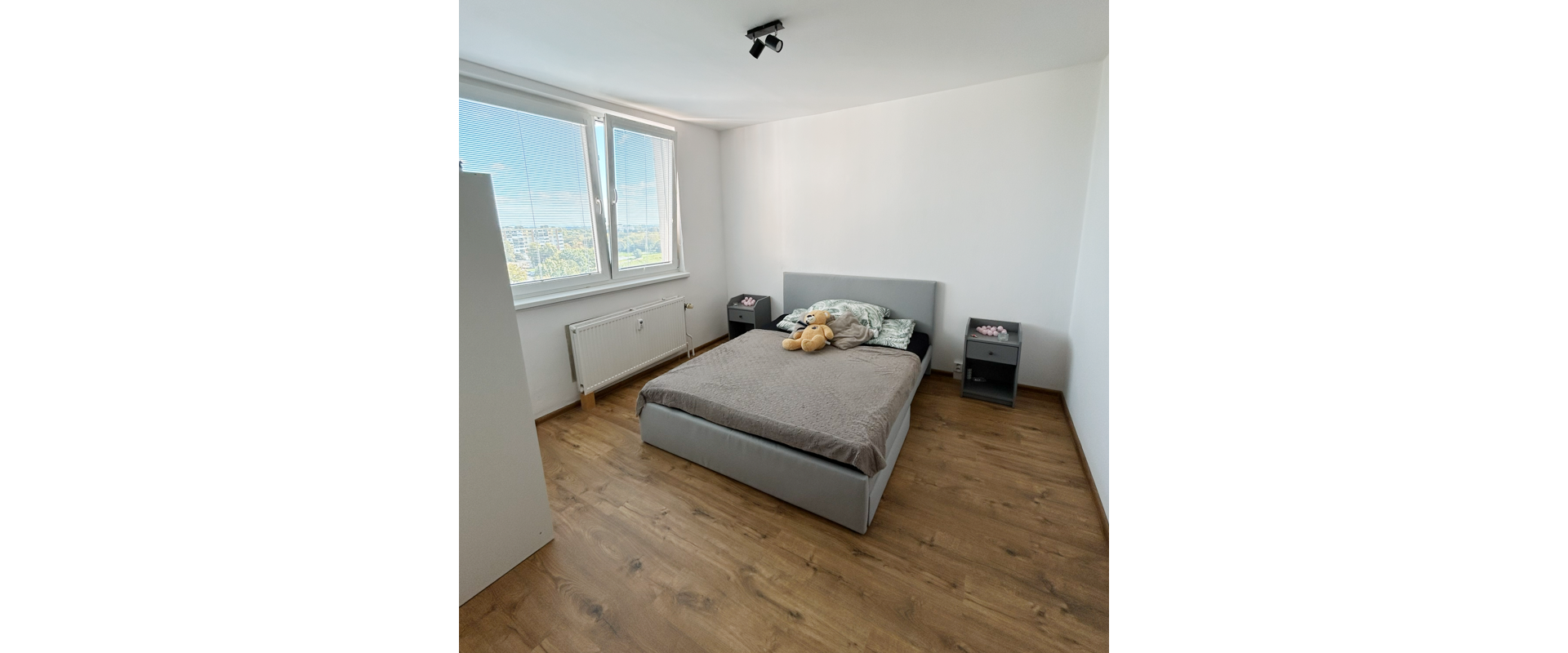 Prenájom: Priestranný 2-izbový byt s výhľadom a kompletným vybavením!