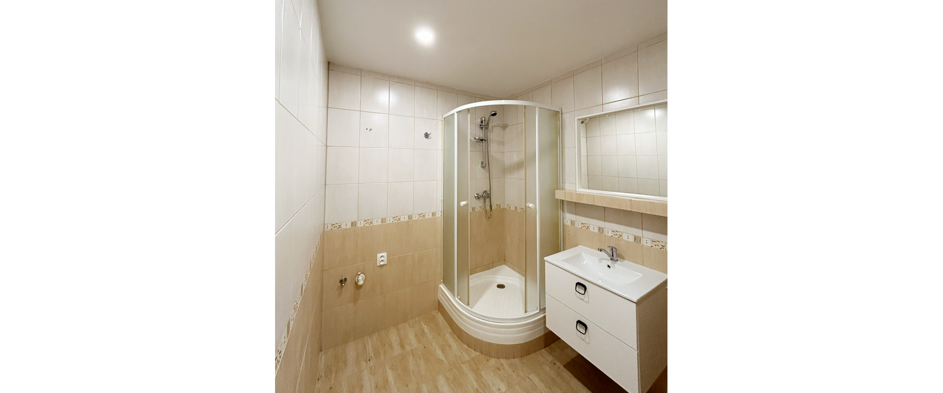 Prenájom: Priestranný 2-izbový byt s výhľadom a kompletným vybavením!