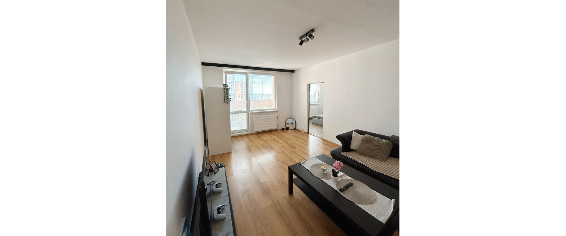 Prenájom: Priestranný 2-izbový byt s výhľadom a kompletným vybavením!