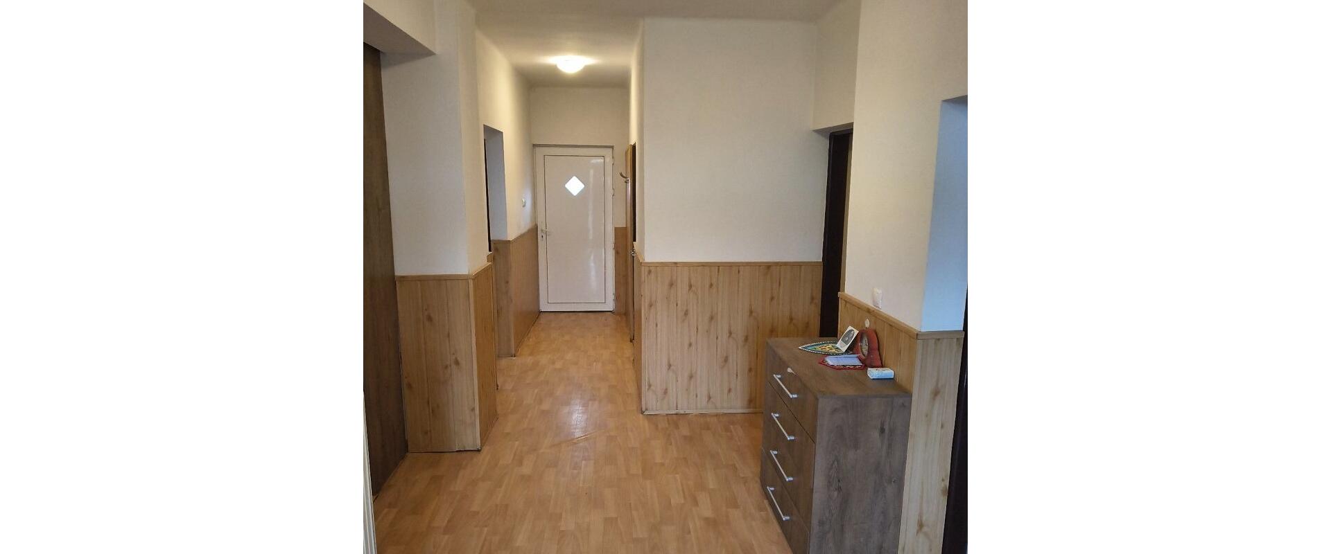 Rodinný dom s veľkým pozemkom pri Podhájskej