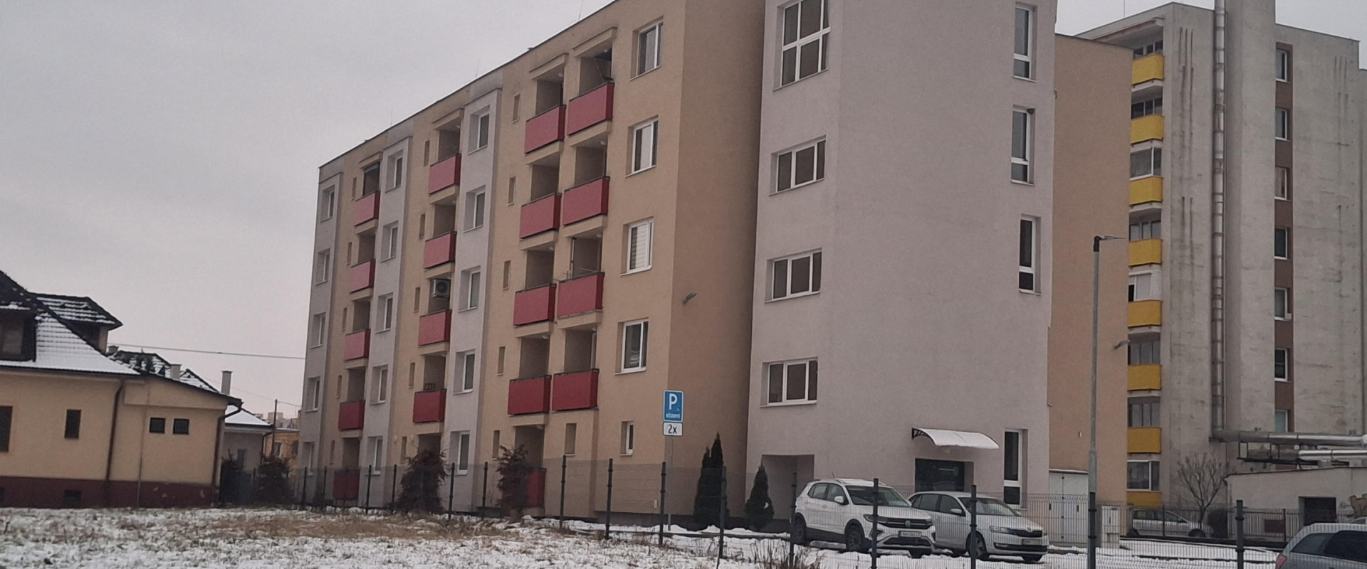 Zariadený, zrekonštruovaný 2-izbový byt s parkovacím miesto