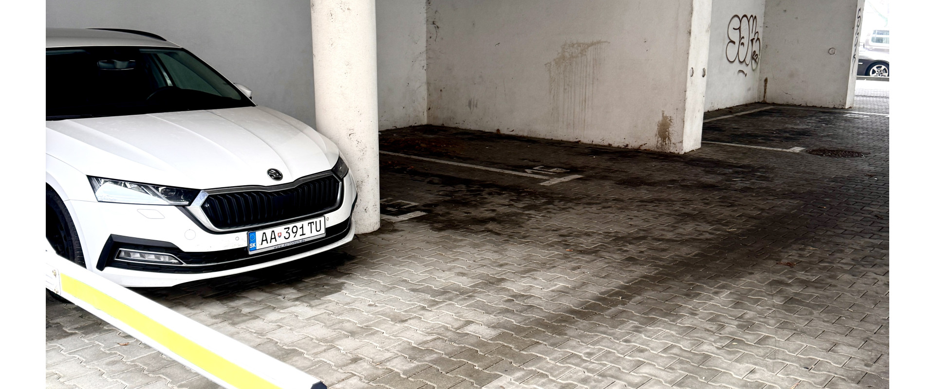 ZNÍŽENÁ CENA-Garážové parkovacie miesto Šamorín- Gazdovský Rad