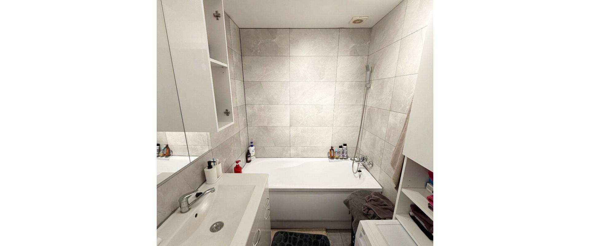 PREDAJ: 3-izbový byt s KLÍMOU a vlastným PARKOVANÍM – Sídlisko Východ