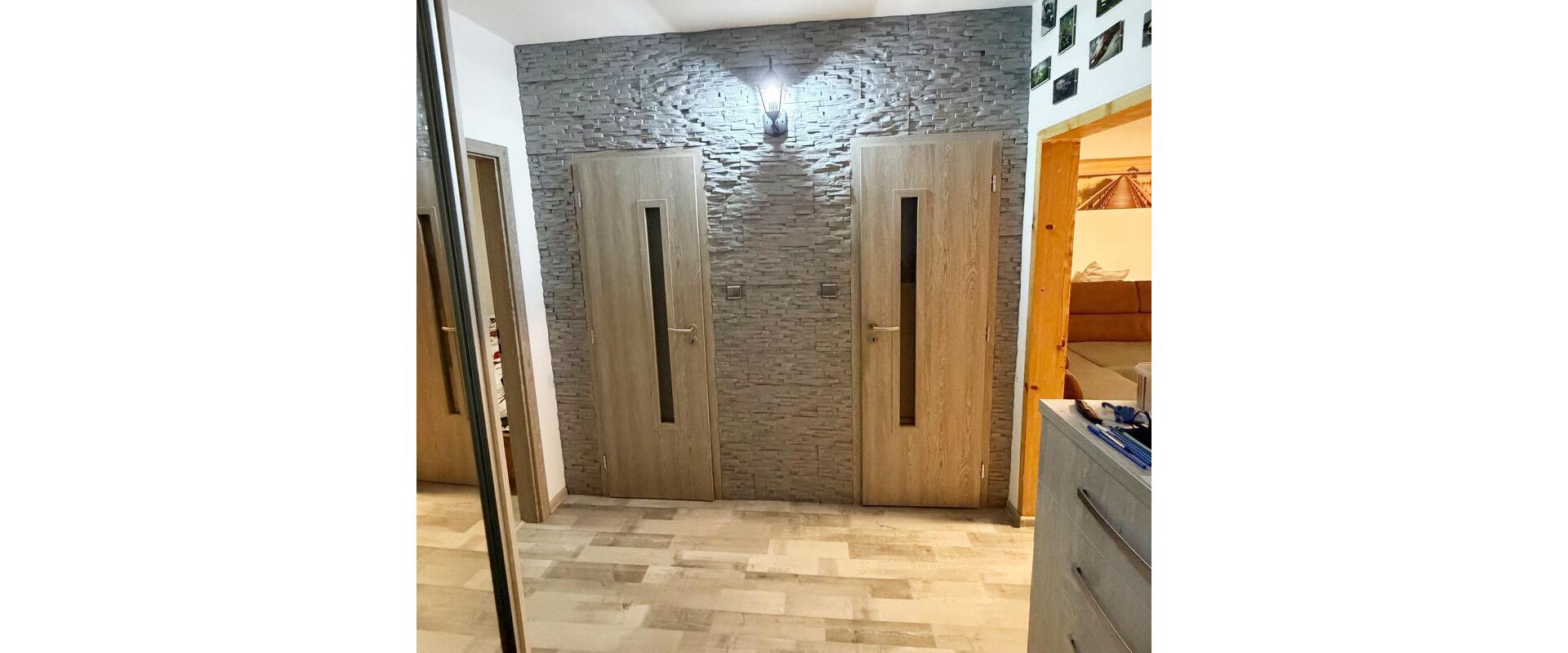 PREDAJ: 3-izbový byt s KLÍMOU a vlastným PARKOVANÍM – Sídlisko Východ