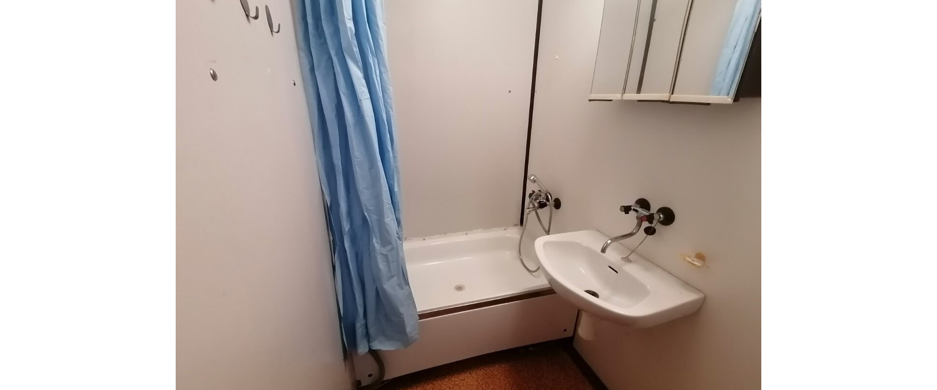 Prenájom 1 izbového bytu blízko centra