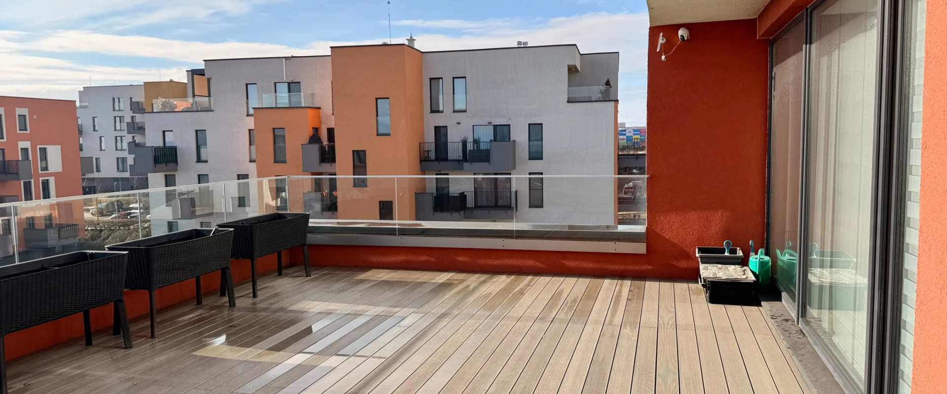 Predaj : Luxusný 3-izbový byt s veľkolepou terasou 48 m² – Zelená stráň, Košická Nová Ves