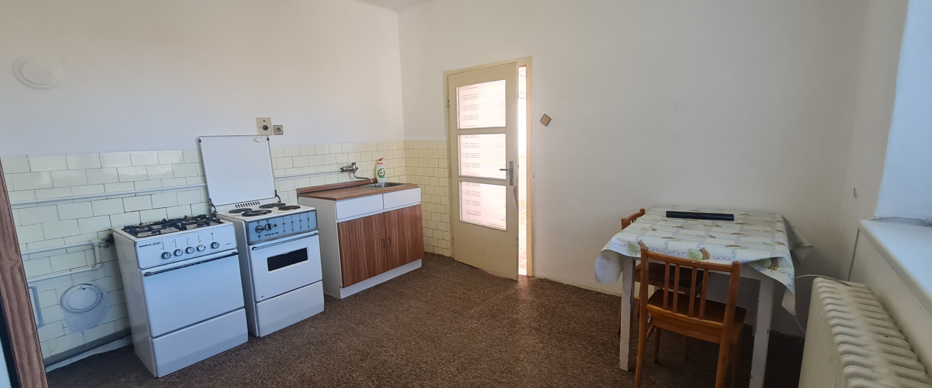 Rodinný dom s 5547 m² pozemkom – Hlohovec časť Šulekovo