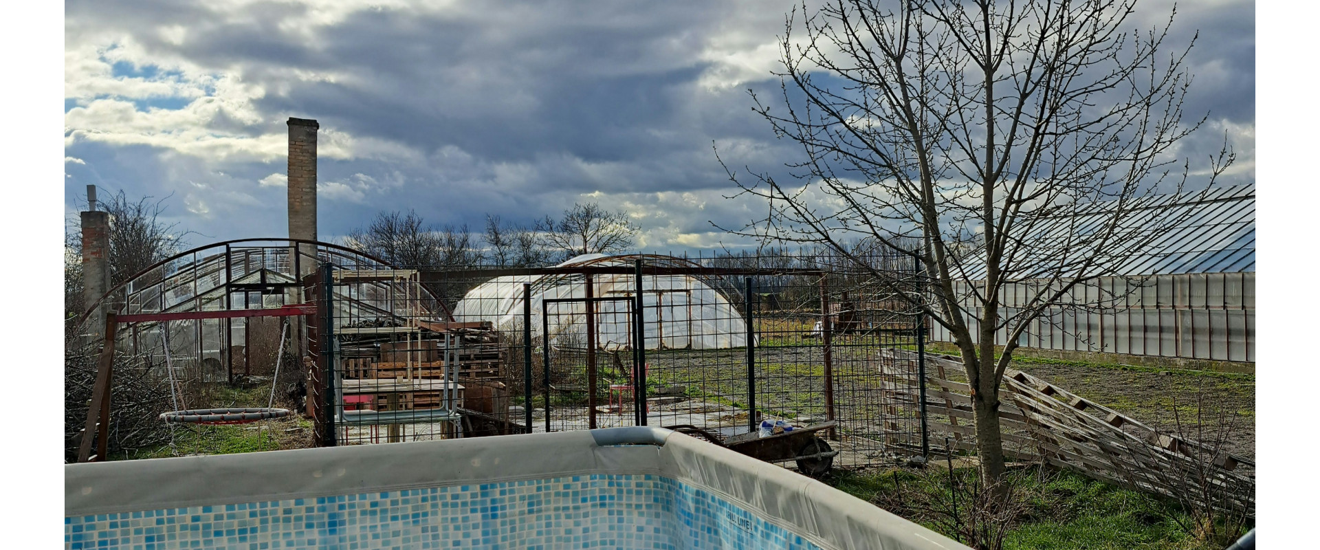 Dom na bývanie a podnikanie na 15 ár. pozemku 35 km od BA