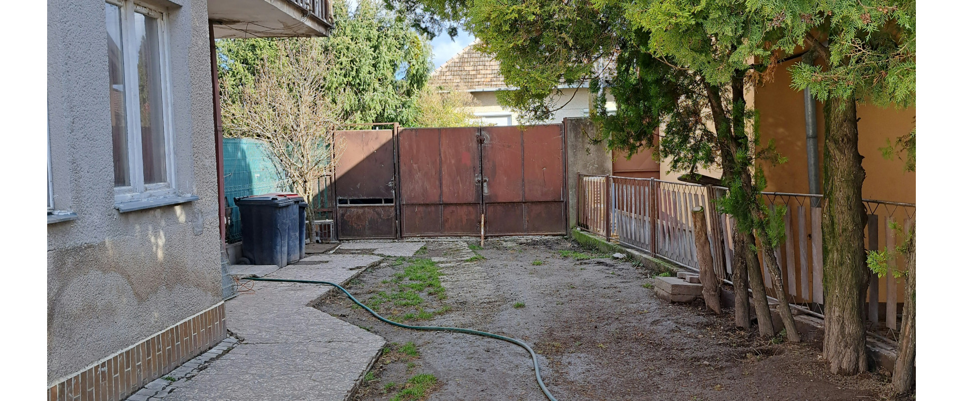 Dom na bývanie a podnikanie na 15 ár. pozemku 35 km od BA