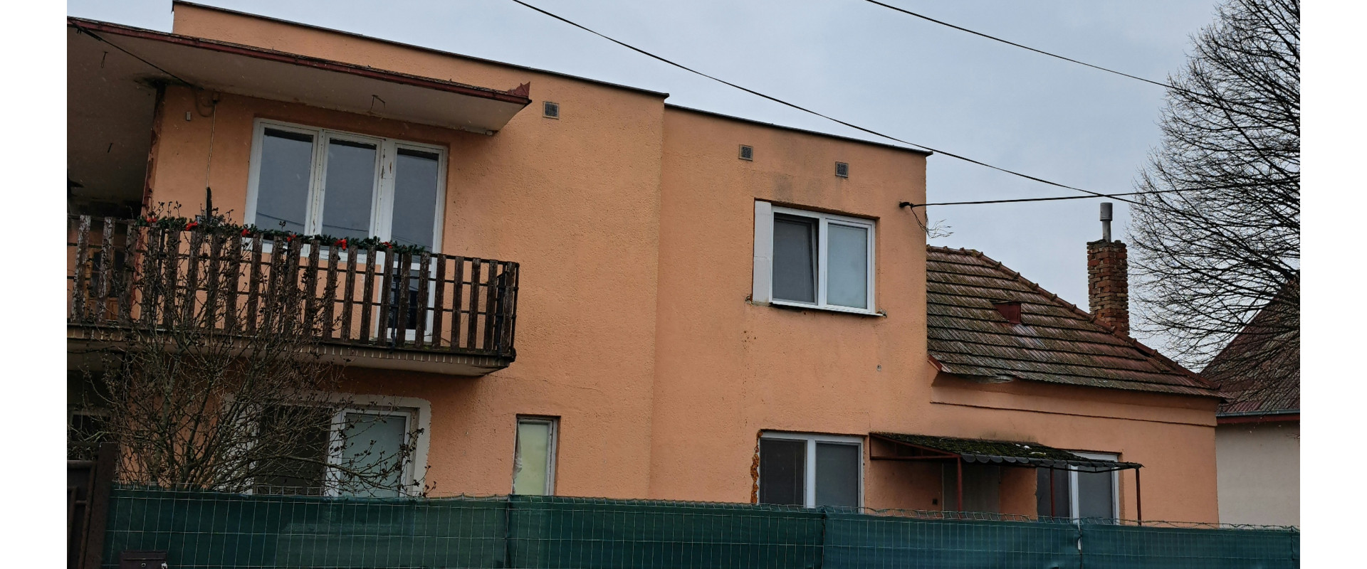 Dom na bývanie a podnikanie na 15 ár. pozemku 35 km od BA