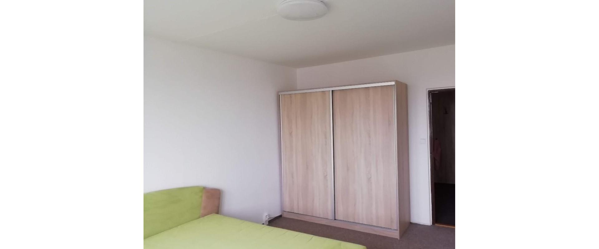 PREDAJ: Slnkom presvetlený 3-izbový byt na zelenej ulici Ružinova