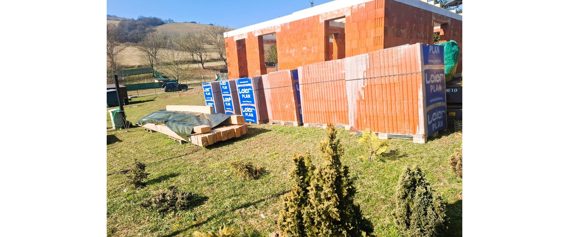 Na predaj rodinný dom s pozemkom o rozlohe - 1 796 m² v obci Prosačov.