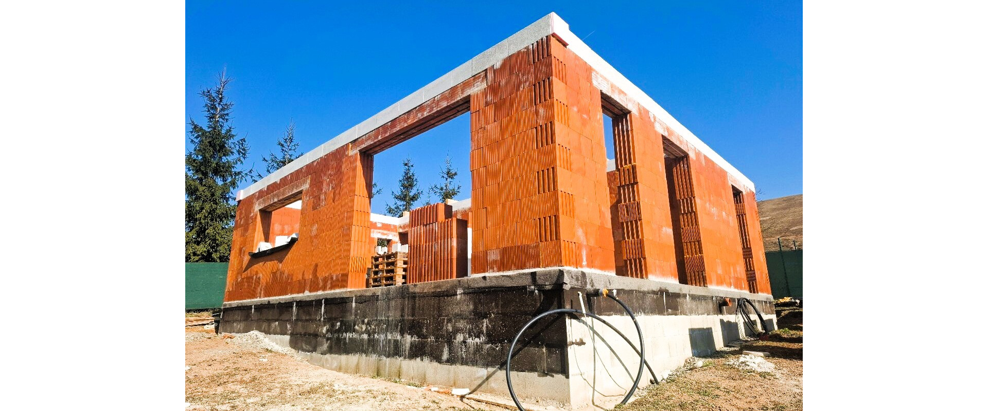 Na predaj rodinný dom s pozemkom o rozlohe - 1 796 m² v obci Prosačov.