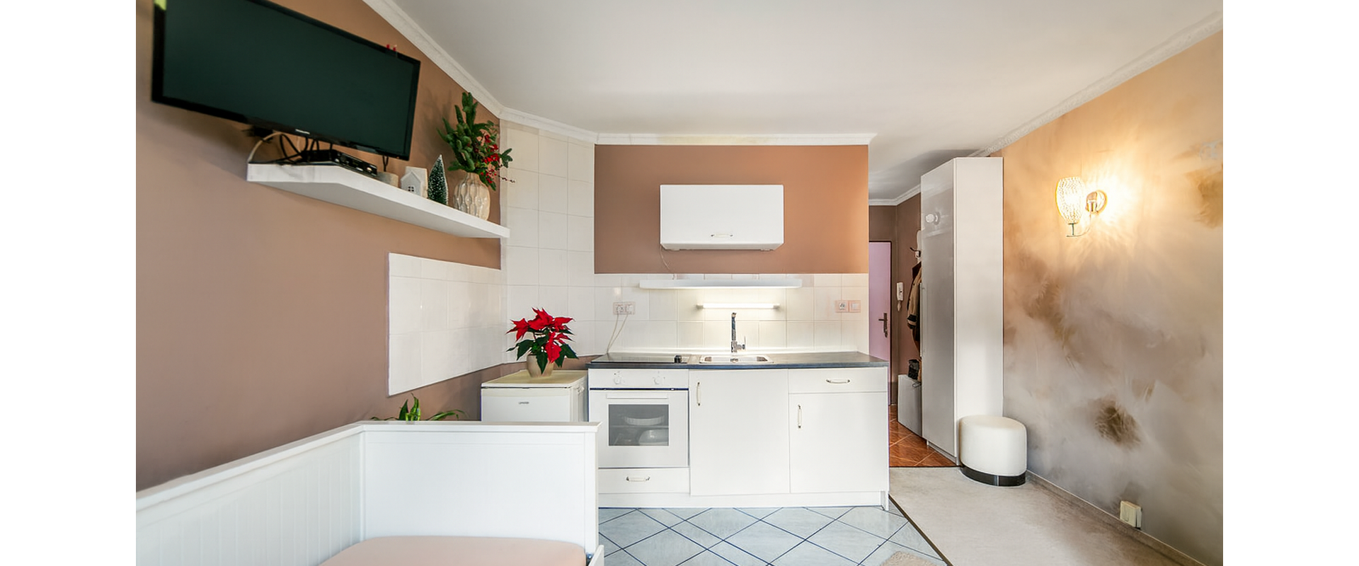 PREDAJ: Štýlová garzónka v zelenej časti Petržalky - Lachová