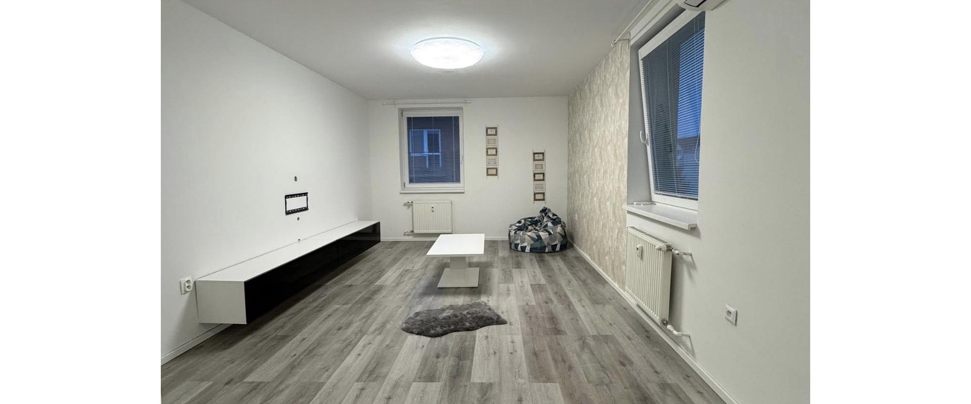 Na prenájom 2-izbový byt s balkónom v Pezinku