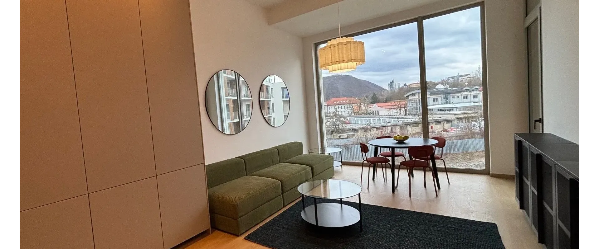 Prenájom 2 -izbový byt v Banskej Bystrici-nový, svetlý, slnečný, pre náročného klienta