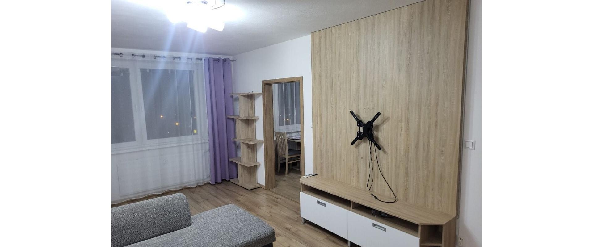 Priestranný 3-izbový byt po kompletnej rekonštrukcii na prenájom