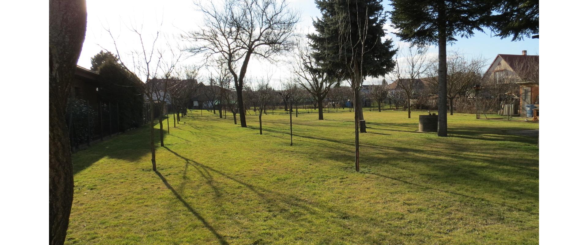 NA PREDAJ STAVEBNÝ POZEMOK 861 m2, Lužianky