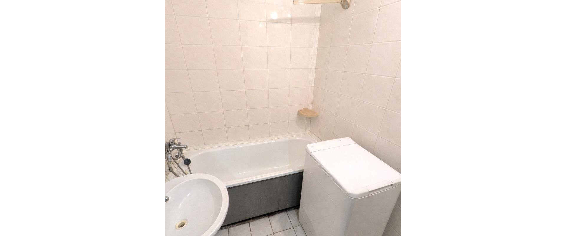 ZNÍŽENÁ CENA: Priestranný 2 izbový byt - Dúbravka