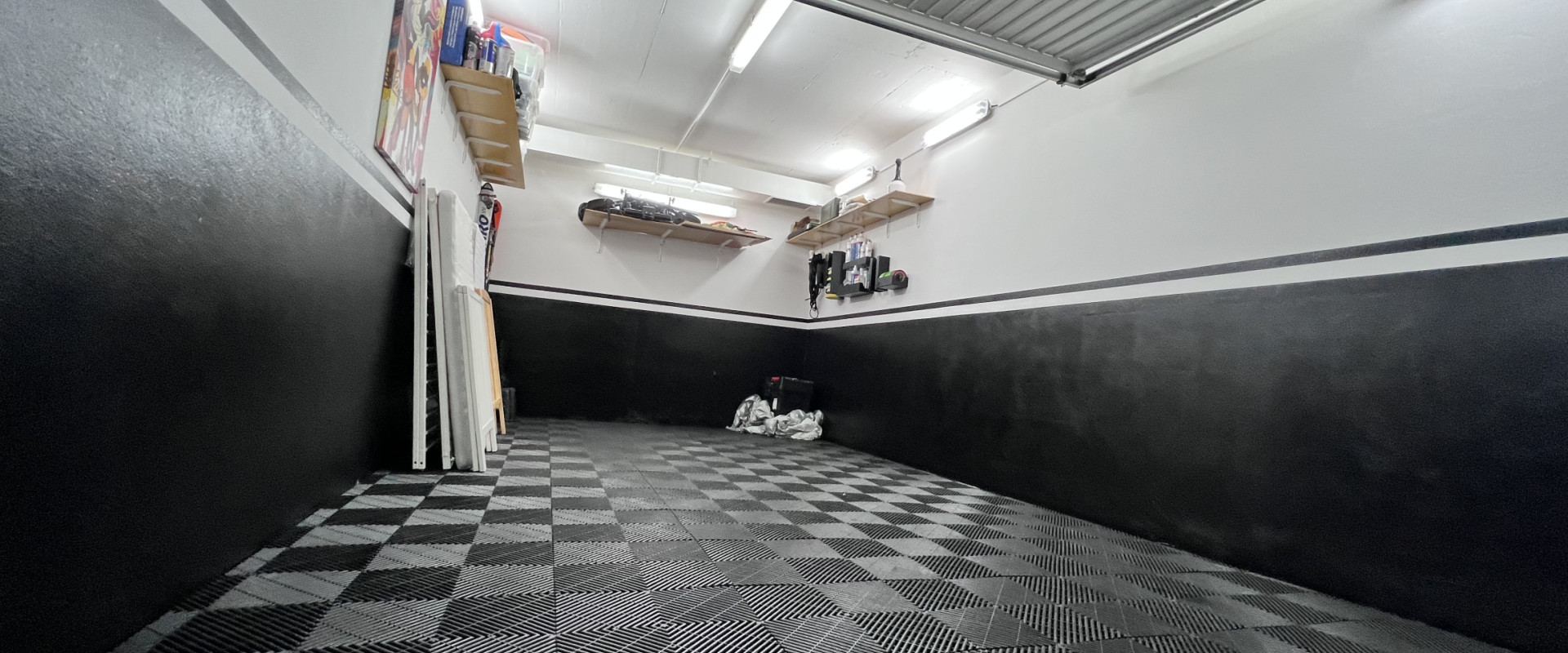 PREDAJ: Podzemná garáž - TOP stav - Dúbravka