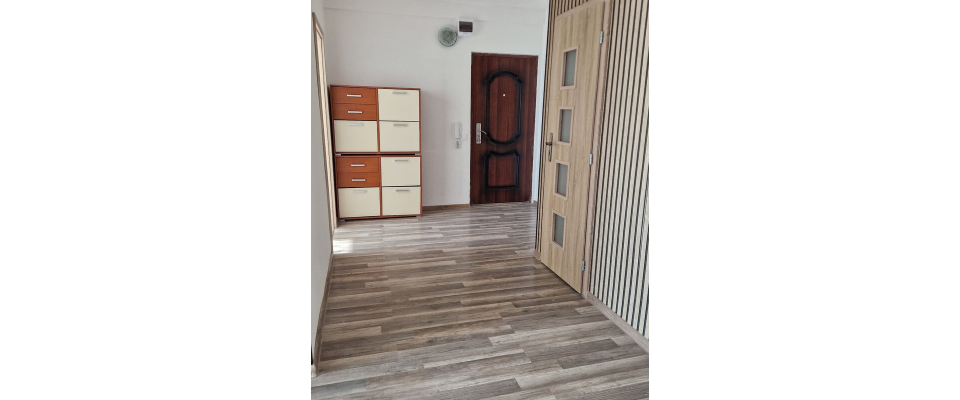 Na predaj 3 - izb. byt na sídl. 1.Mája blok G vo Vranove nad Topľou.