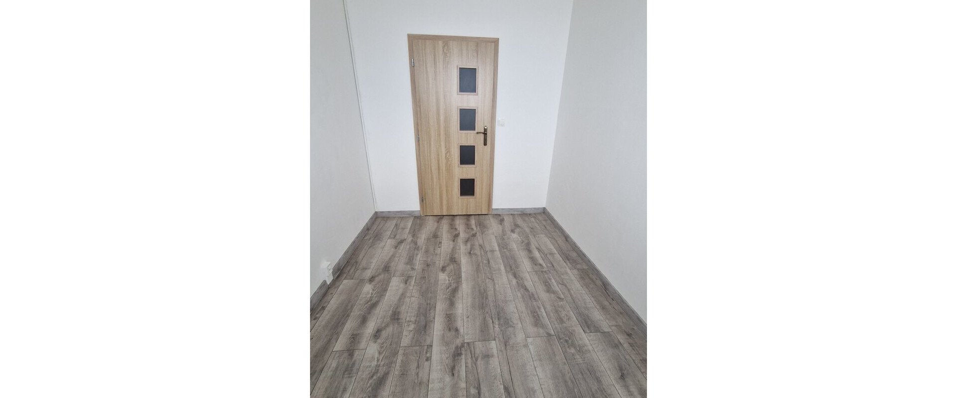 Na predaj 3 - izb. byt na sídl. 1.Mája blok G vo Vranove nad Topľou.